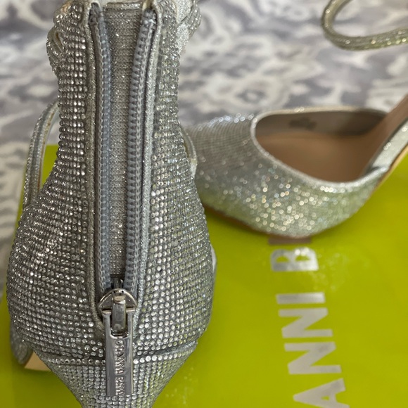 NWT Gianni Bini Bling jeweled heals - Picture 4 of 8